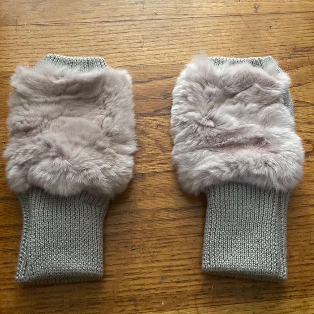 These gloves are made out of knit and rabbit fur.
